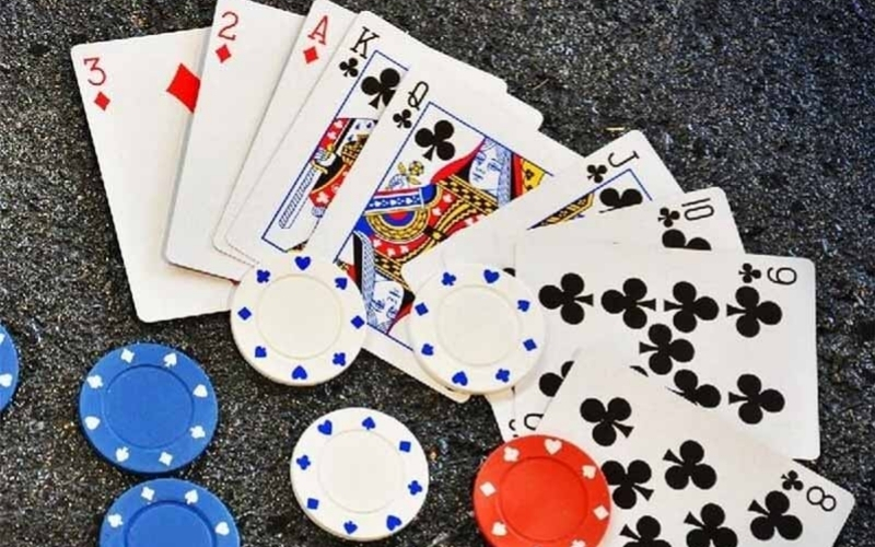 Quy trình một ván Phỏm: Ăn bài, bốc bài, đánh bài rác và gửi bài.