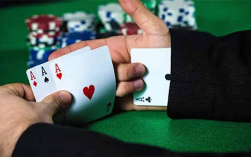 Biết cách úp bài đúng thời điểm