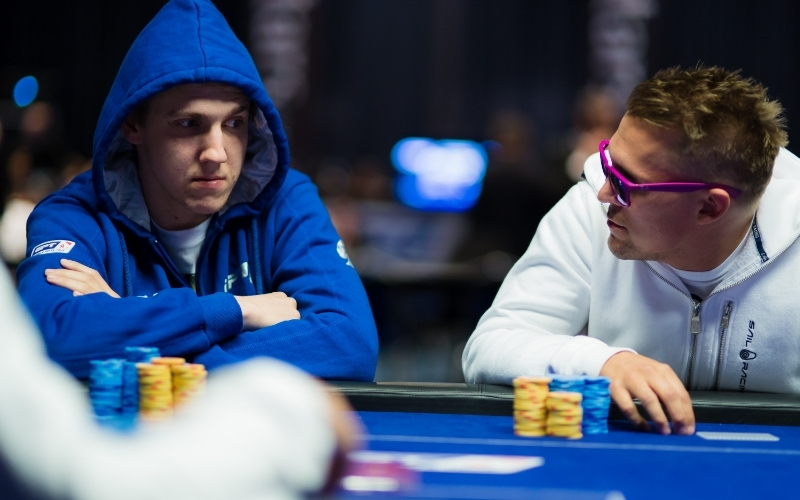 Kỹ thuật rèn luyện Poker Face chuyên nghiệp để làm chủ tình thế