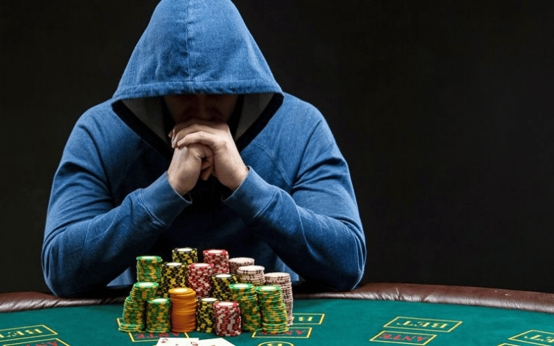 Làm chủ cảm xúc với Poker Face Kỹ thuật giữ bình tĩnh trong mọi tình huống áp lực cao