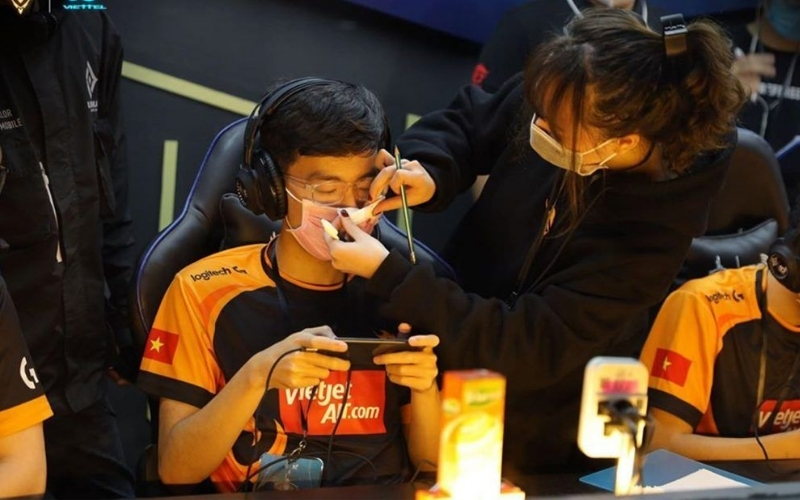 Sự chuyên môn hóa sâu sắc trong ban huấn luyện Esports 2026